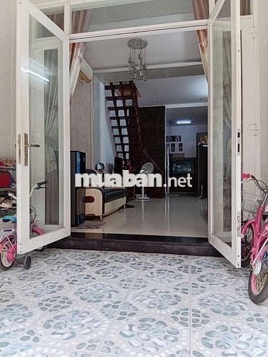 BÁN NHÀ HẺM Ô TÔ 5M, NGAY ĐẠI HỌC CÔNG THƯƠNG, 2 TẦNG 2PN