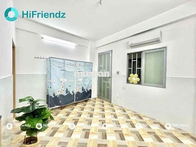 Phòng Ngay Mặt Tiền Có Thang Máy Gần Ngã Tư Bốn Xã