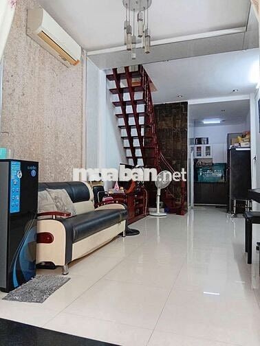 BÁN NHÀ HẺM Ô TÔ 5M, NGAY ĐẠI HỌC CÔNG THƯƠNG, 2 TẦNG 2PN
