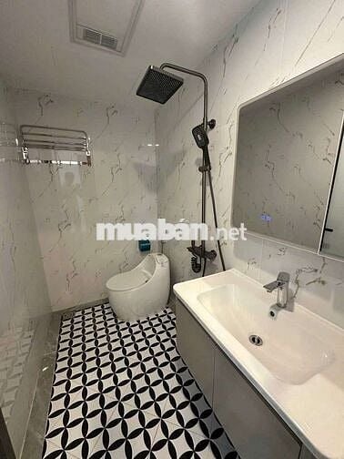 NHÀ MỚI XÂY ĐỊNH CÔNG, 6 TẦNG THANG MÁY, Ô TÔ VÀO NHÀ GIÁ TỐT