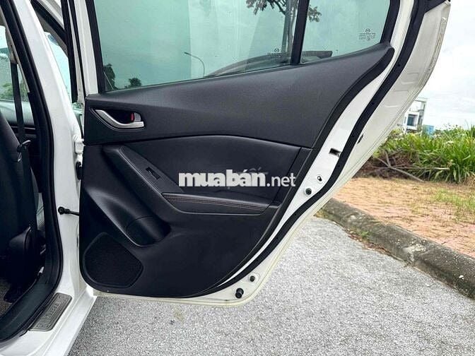 Mazda 3 2016 1.5 AT Sedan - 98000 km