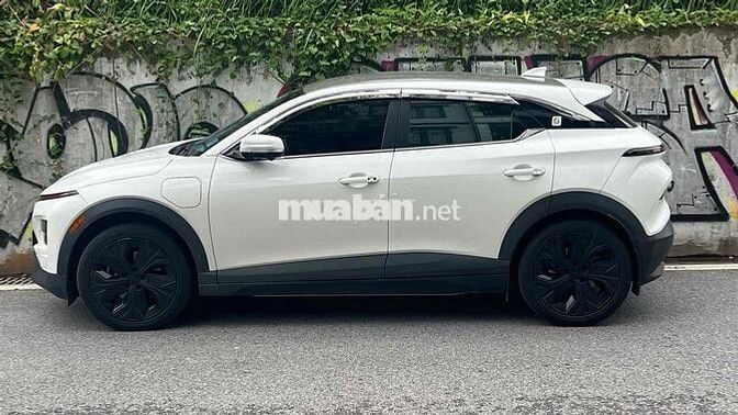 Lên đời VF8 bán VinFast VF6 2024 Plus - 11750 km
