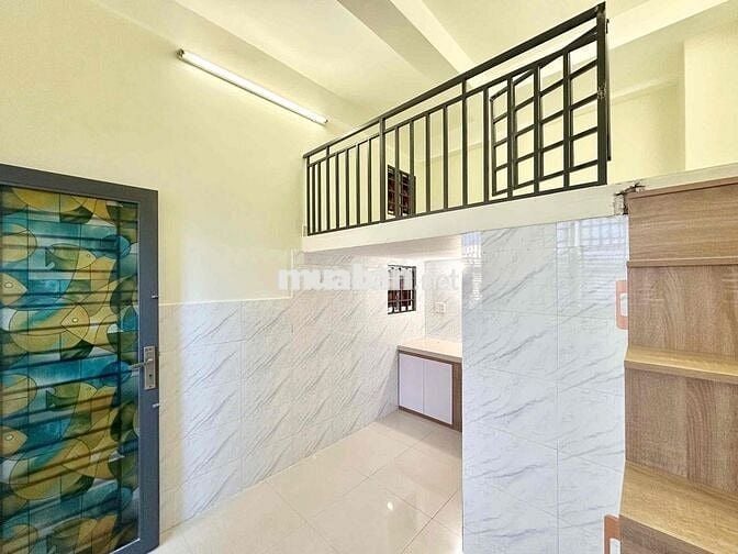 Phòng Ngay Mặt Tiền Có Thang Máy Gần Ngã Tư Bốn Xã