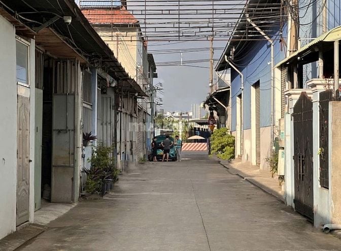 Bán nhà đất ngang 5.5m gần AEON Mall Bình Dương