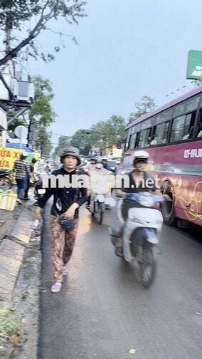 MẶT TIỀN KINH DOANH SẦM UẤT KHU VỰC DÂN CƯ ĐÔNG ĐÚC