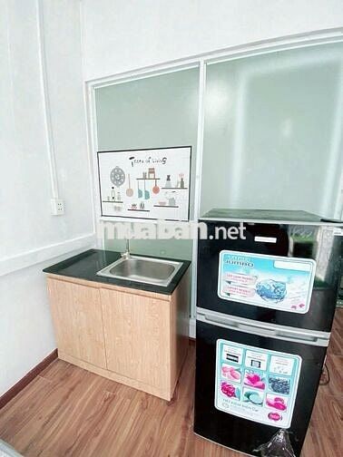 PHÒNG FULL NỘI THẤT BAN CÔNG GIÁ HẠT DẺ ĐI BỘ QUA QUẬN 1,3