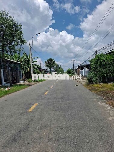 725m2 Full Thổ 1,35 tỷ. Nền cao. Khu dân xung quanh. Cách nhựa 50m