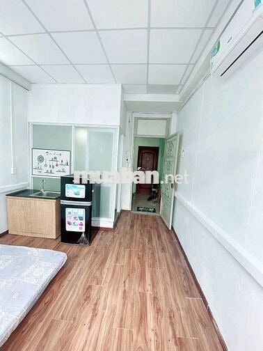 PHÒNG FULL NỘI THẤT BAN CÔNG GIÁ HẠT DẺ ĐI BỘ QUA QUẬN 1,3