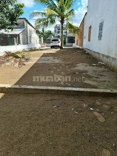 Bán gấp lô đất MT đường nhựa 233m2, SHR Thái Mỹ, Giá chỉ 890tr.