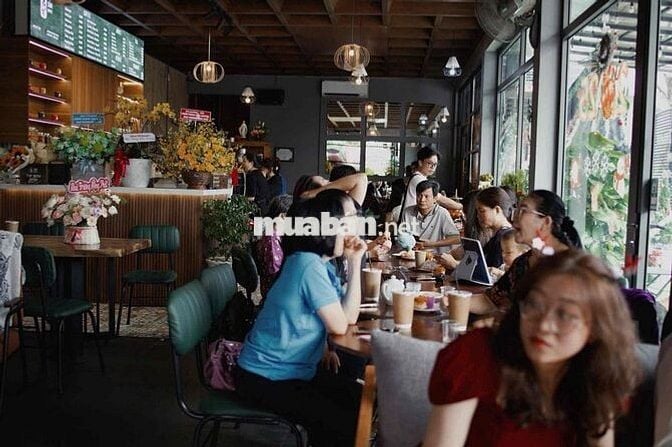 Cần Sang Quán Cà phê mặt tiền , lô góc