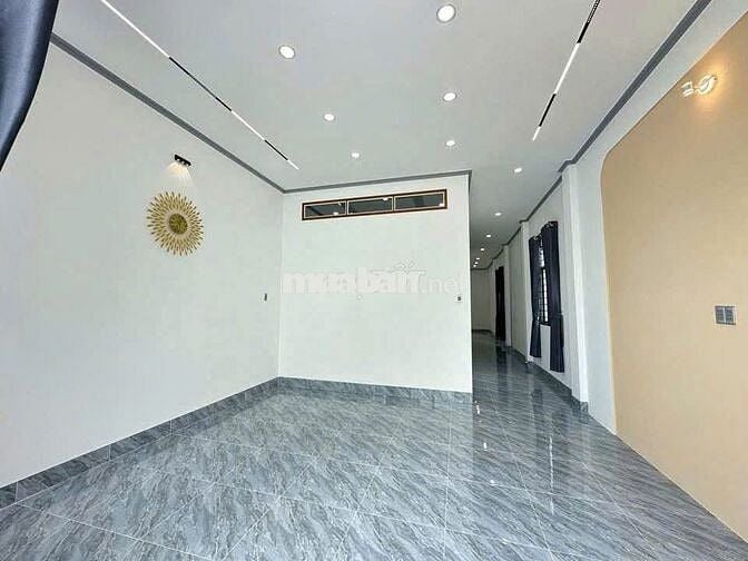 cần bán nhà xây mới gần cổng sau changsin cuối đường đồng khởi