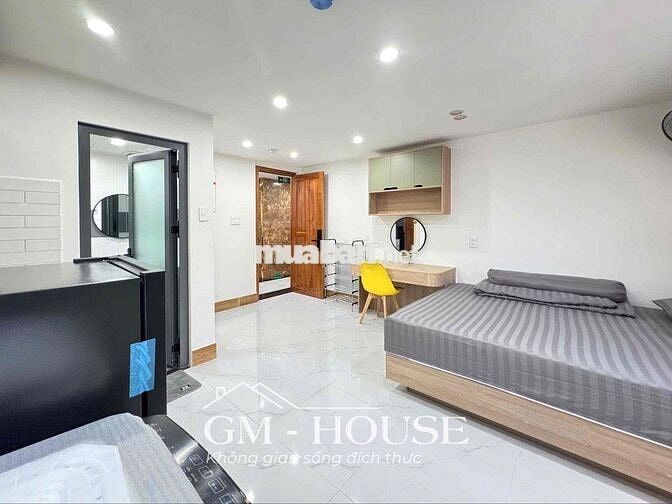 studio cửa sổ trời full nội thất