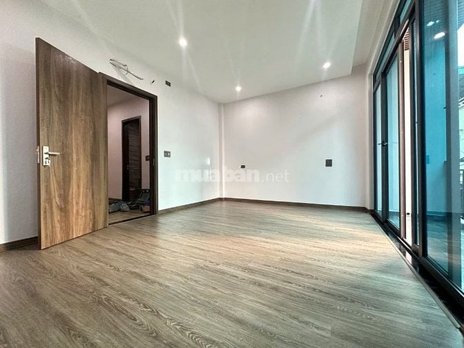 Nhà mới 3 tầng đẹp, giá tốt, dọn vào ở ngay