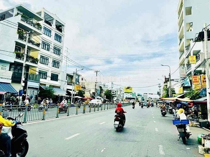 🏡NHÀ 3 TẦNG BTCT - 52m2 - NGANG HƠN 4m - NGAY BẾN XE MIỀN ĐÔNG