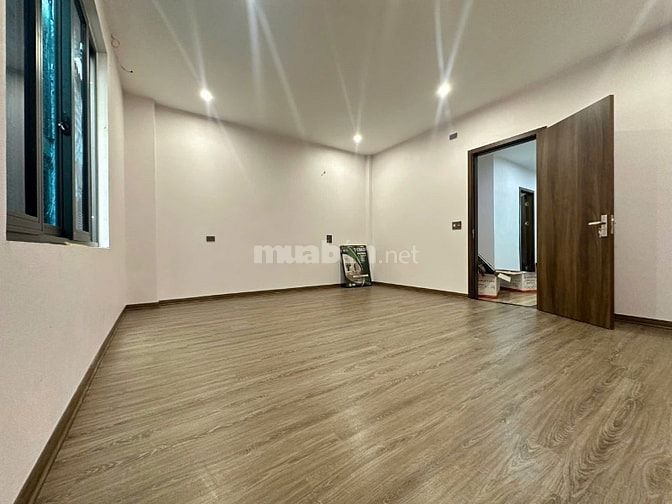 Nhà mới 3 tầng đẹp, giá tốt, dọn vào ở ngay