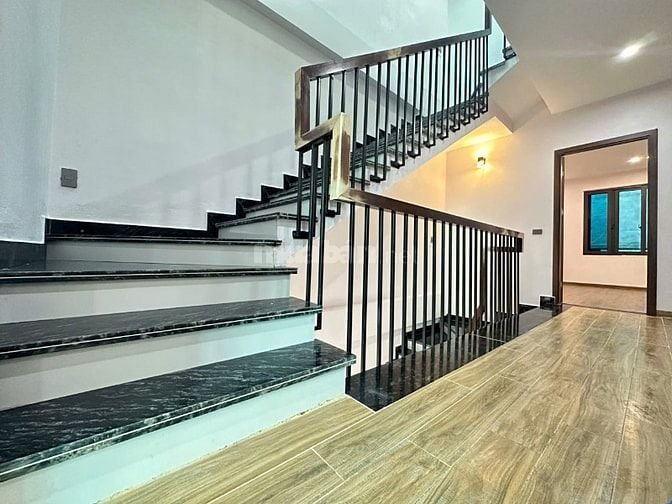 Nhà mới 3 tầng đẹp, giá tốt, dọn vào ở ngay