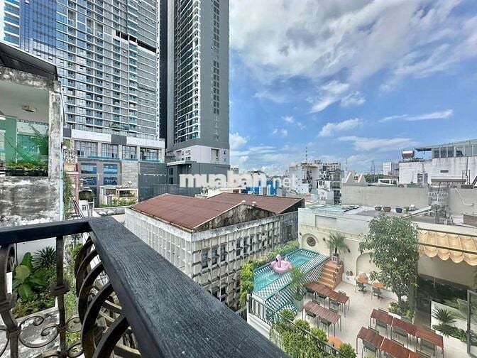 Cho thuê căn hộ ban công full nội thất Quận 1 gần Bệnh viện Từ Dũ