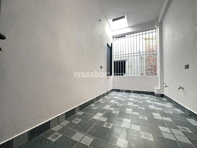 Nhà mới 3 tầng đẹp, giá tốt, dọn vào ở ngay