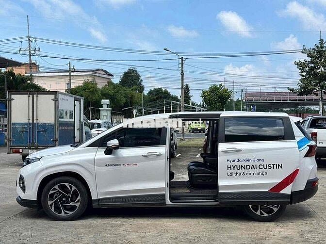 Hyundai Custin 2023 Cao Cấp 2.0T - 835Tr