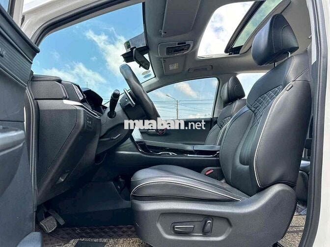 Hyundai Custin 2023 Cao Cấp 2.0T - 835Tr