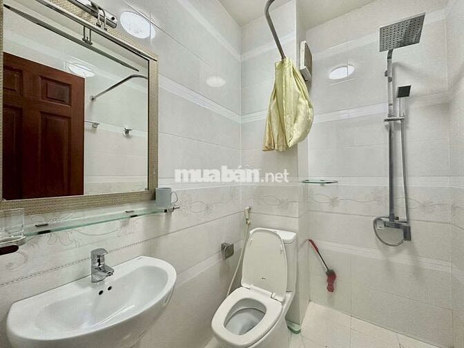Cho thuê căn hộ ban công full nội thất Quận 1 gần Bệnh viện Từ Dũ