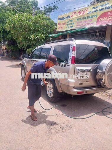 Cần bán xe 7 chổ đời 2008 máy dầu số tự động