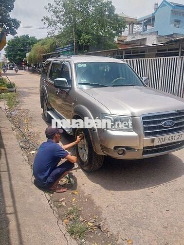 Cần bán xe 7 chổ đời 2008 máy dầu số tự động