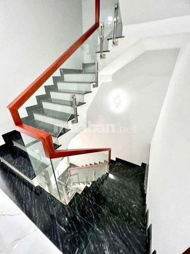 nhà mới xây 100% hẻm 5m Phạm Văn Chí