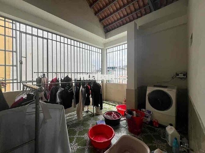 bán toà nhà ngay mặt tiền p11  dtsd gần 500m2 nguồn thu 40tr từ chdv