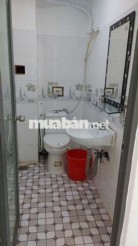 Cho thuê tần lầu một .mặt tiền đường trần phú