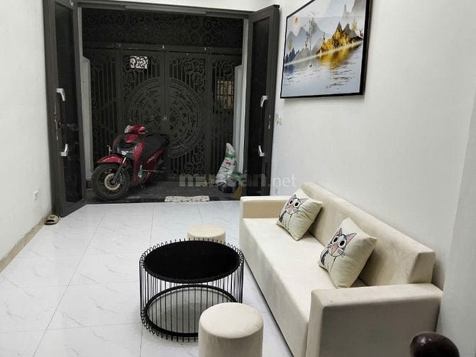 Nhà có sân riêng + ban công 30m2 5 tầng 6.9 tỷ- ngõ 109 Quan Nhân
