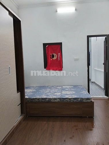 Nhà có sân riêng + ban công 30m2 5 tầng 6.9 tỷ- ngõ 109 Quan Nhân