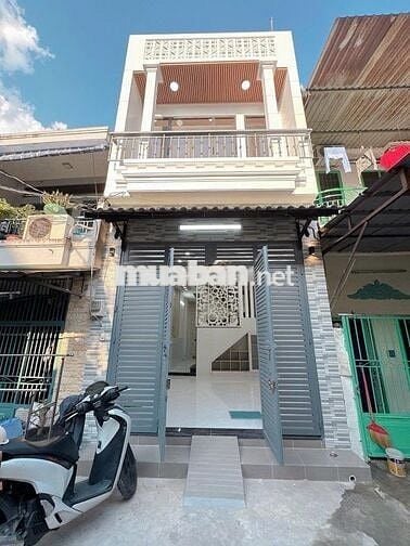 NHÀ ĐẸP 2 TẦNG, HẺM XE HƠI, DT (4X11)M2, GIÁP TÂN PHÚ, 5,1 TỶ CÒN TL