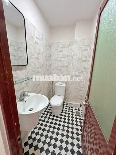 NHÀ ĐẸP 2 TẦNG, HẺM XE HƠI, DT (4X11)M2, GIÁP TÂN PHÚ, 5,1 TỶ CÒN TL