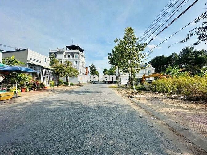 BÁN NHÀ MẶT TIỀN TRỤC CHÍNH KHU DÂN CƯ PHƯỜNG 9 (TẶNG NỘI THẤT)