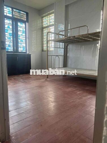 Phòng trọ ngay mặt tiền đường Xóm Chiếu, Quận 4