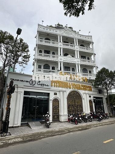 BÁN TOÀ NHÀ MẶT TIỀN ĐƯỜNG LÊ BÌNH