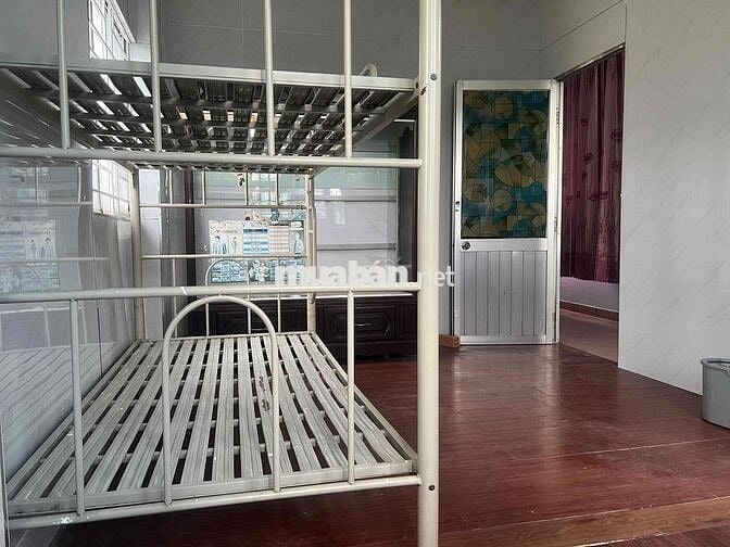 Phòng trọ ngay mặt tiền đường Xóm Chiếu, Quận 4