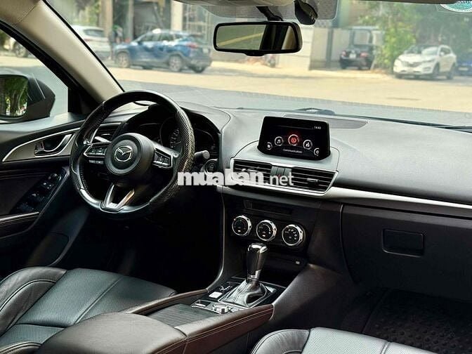 Mazda 3 2018 1.5 AT Sedan - 76000 km