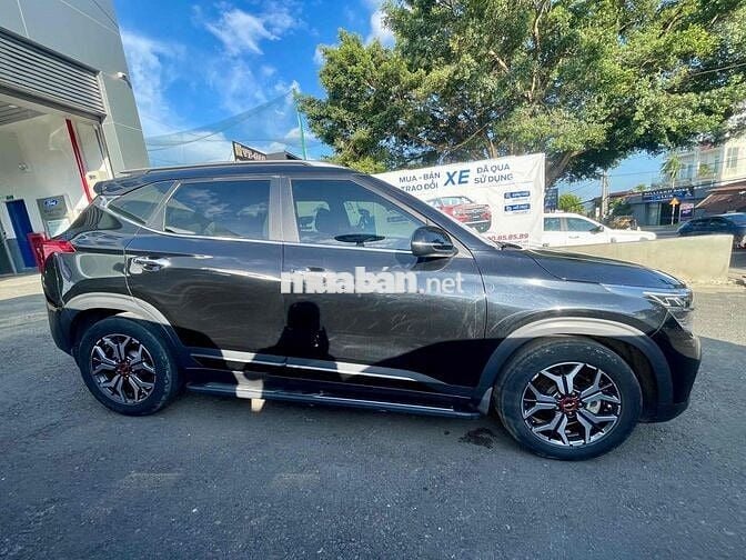 Kia Seltos 2022 Premium 1.6 AT - 64000 km