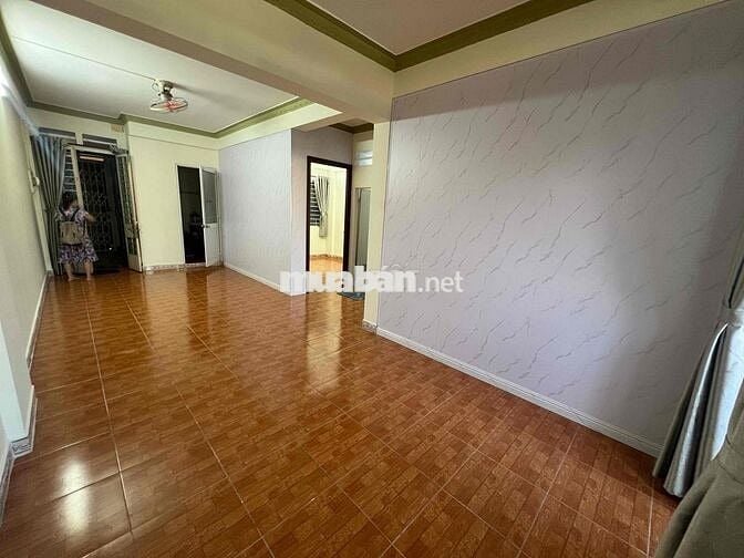 Cho thuê lầu 2 cư xá độc lập : 2 phòng ngủ , 1 wc , 2 máy lạnh - 8tr