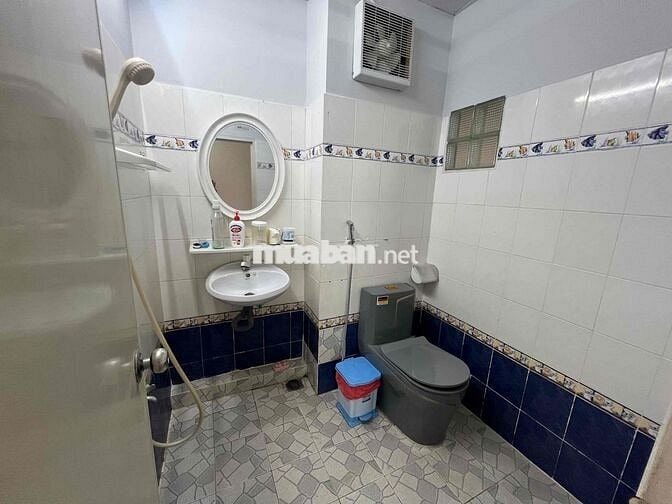 Cho thuê lầu 2 cư xá độc lập : 2 phòng ngủ , 1 wc , 2 máy lạnh - 8tr