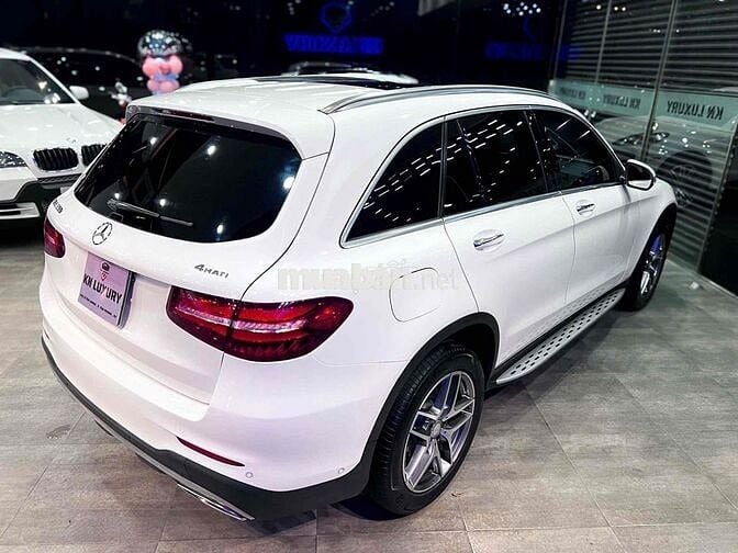 Mercedes Benz GLC300 Model 2018 4Matic - 68000 km