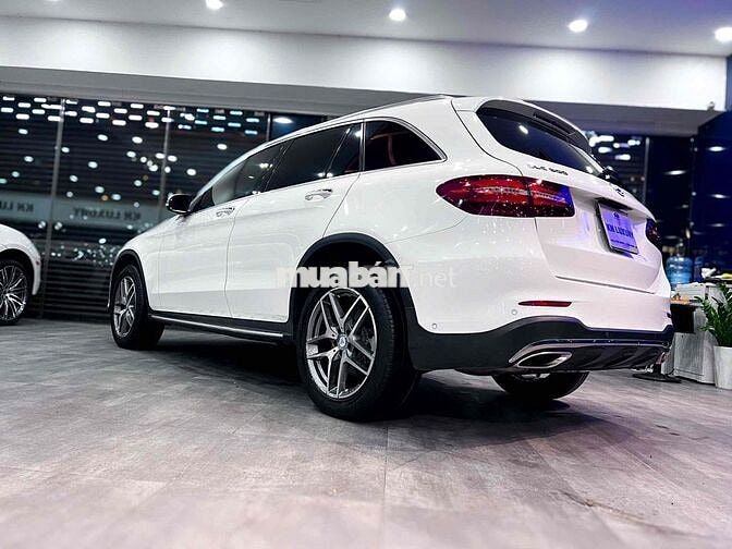 Mercedes Benz GLC300 Model 2018 4Matic - 68000 km