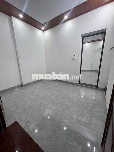 Siêu Hiếm Bán Căn Hộ Tập Thể Nguyễn Văn Cừ 45M Trung Tâm Gia Thuỵ,LB