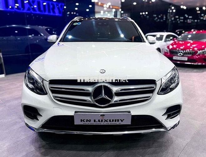 Mercedes Benz GLC300 Model 2018 4Matic - 68000 km