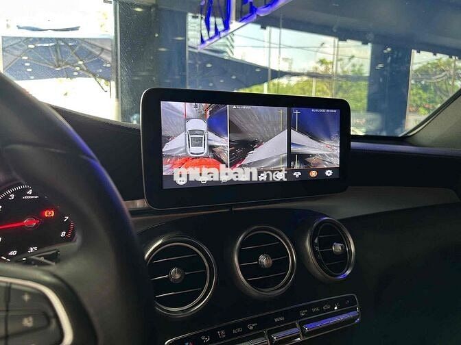 Mercedes Benz GLC300 Model 2018 4Matic - 68000 km