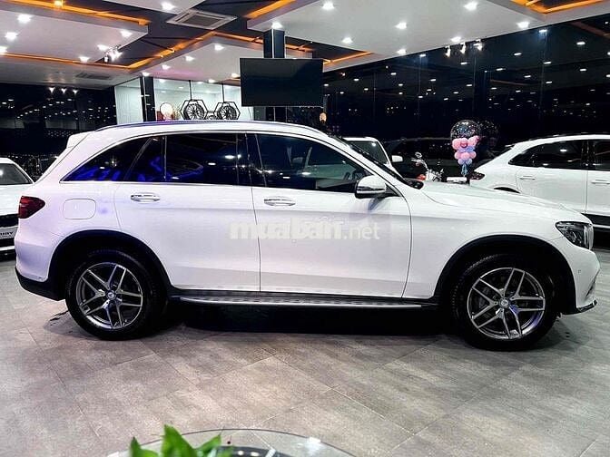 Mercedes Benz GLC300 Model 2018 4Matic - 68000 km