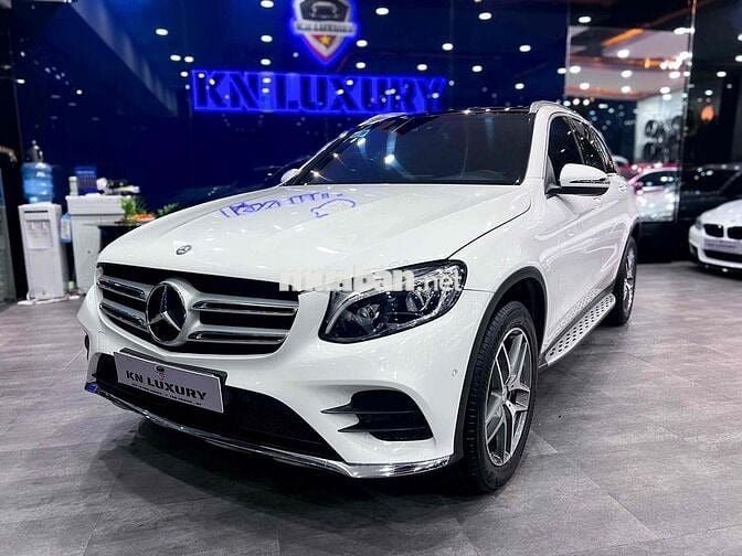 Mercedes Benz GLC300 Model 2018 4Matic - 68000 km
