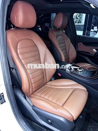 Mercedes Benz GLC300 Model 2018 4Matic - 68000 km